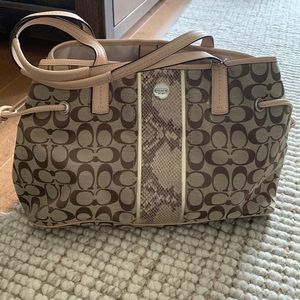 Coach handbag like new condition